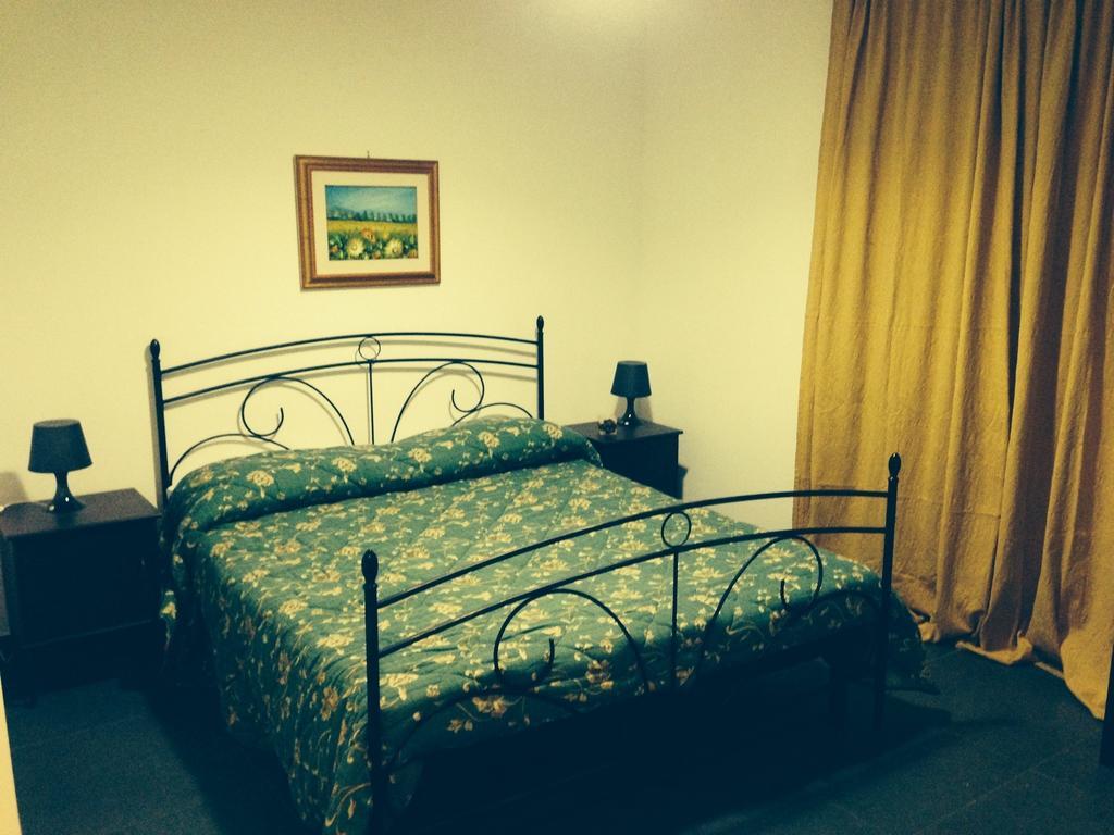 B&B Largo Barile Caltanissetta Oda fotoğraf