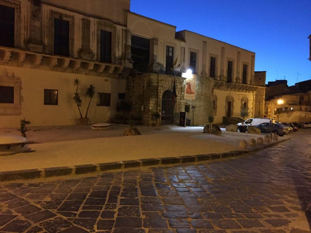 B&B Largo Barile Caltanissetta Dış mekan fotoğraf